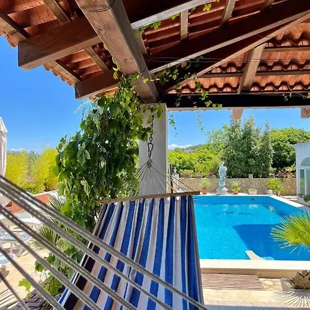 Studio Apartment With Swimming Pool Jelsa  Exterior photo