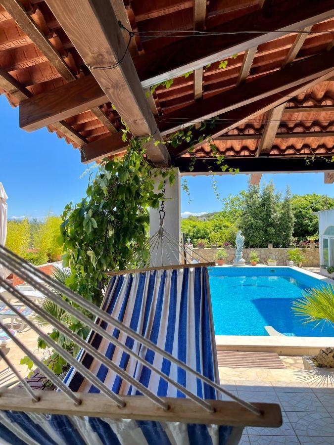 With Swimming Pool Apartmán *