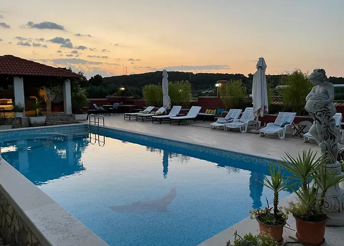 Studio Apartment With Swimming Pool